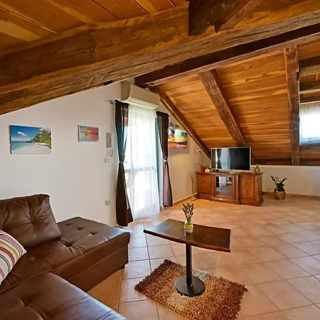 Alavanda - App S Bazenom Apartament *