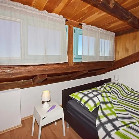 Alavanda - App S Bazenom Porec