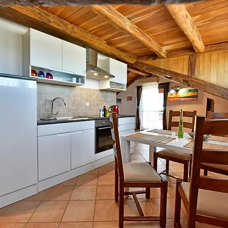 Alavanda - App S Bazenom Apartment Porec